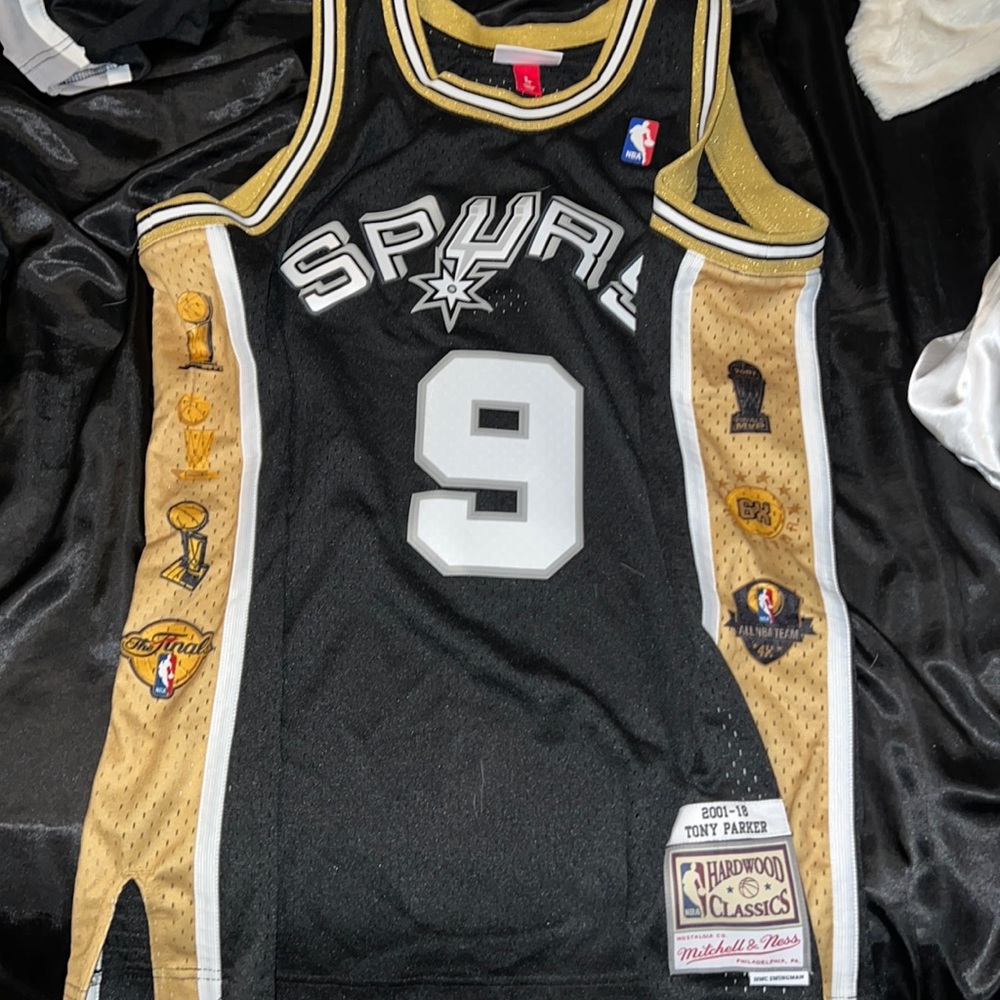 Tony Parker accolades jersey. Size large. Mitchell and ness